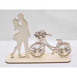 L056- Decoratiune din lemn pentru licheni- Indragostiti cu bicicleta 28x20x7.5cm -1 buc L056- Decoratiune din lemn pentru licheni- Indragostiti cu bicicleta 28x20x7.5cm -1 buc