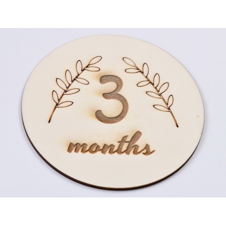 L638-Decoratiune cerc lemn "3 months" 13cm- 1 buc