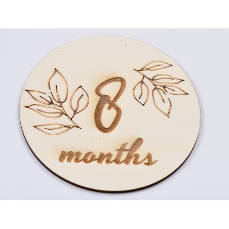 L642-Decoratiune cerc lemn "8 months" 13cm- 1 buc