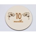 L644-Decoratiune cerc lemn "10 months" 13cm- 1 buc