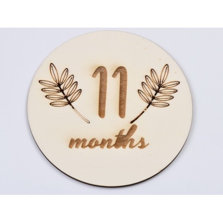 L645-Decoratiune cerc lemn "11 months" 13cm- 1 buc