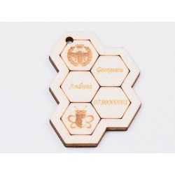 L686-Breloc lemn "Fagure cu informatii personale" -1 buc L686-Breloc lemn "Fagure cu informatii personale" -1 buc