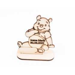 L826-Decoratiune lemn marturie botez ursulet 6x7cm - 1 buc L826-Decoratiune lemn marturie botez ursulet 6x7cm - 1 buc