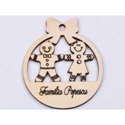 L404-Glob din lemn "Familie din turta dulce" 11 x10cm - 1 buc L404-Glob din lemn "Familie din turta dulce" 11 x10cm - 1 buc